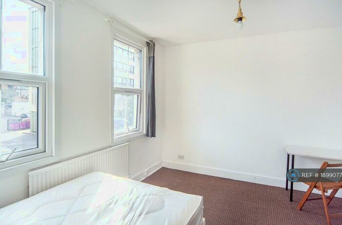 2 Bedroom Flat To Rent In Cambridge Heath Road, London, E2