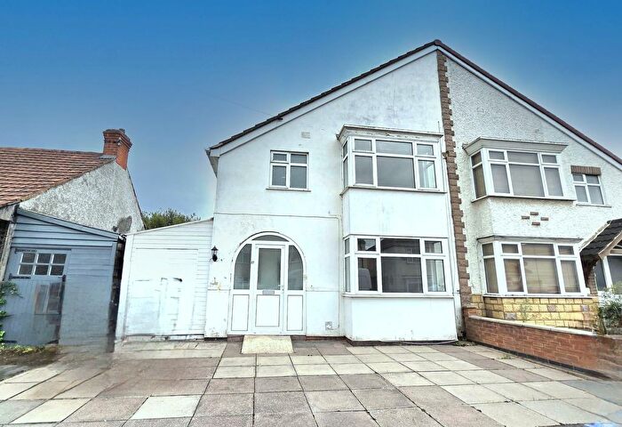 3 Bedroom Semi-detached House For Sale In The Crossways, Birstall, LE4