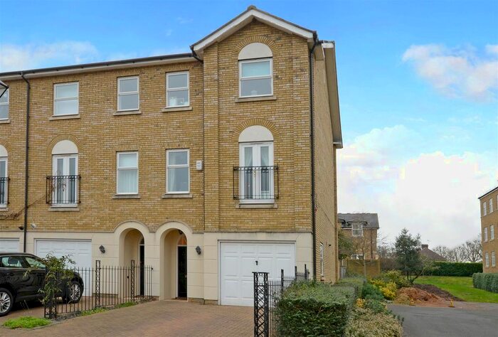 4 Bedroom Town House To Rent In Williams Grove, Surbiton, KT6