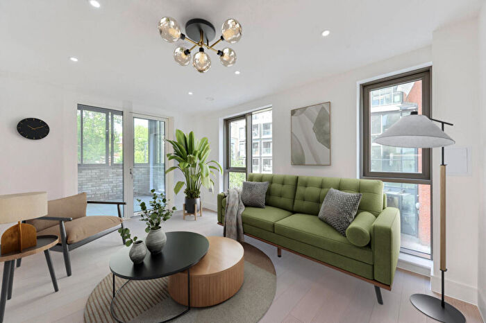 1 Bedroom Apartment For Sale In Flat Hyde Apartments, Battersea, SW11