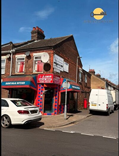 3 Bedroom Terraced House For Sale In Ash Road, Luton, LU4