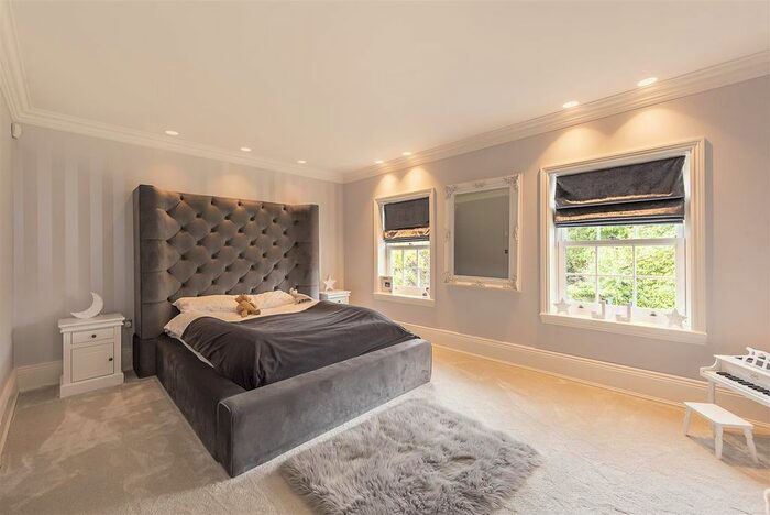5 Bedroom Detached House For Sale In Hatching Green Close, Harpenden, AL5