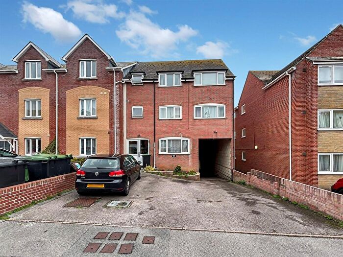 1 Bedroom Flat For Sale In Kirtleton Avenue, Weymouth, DT4