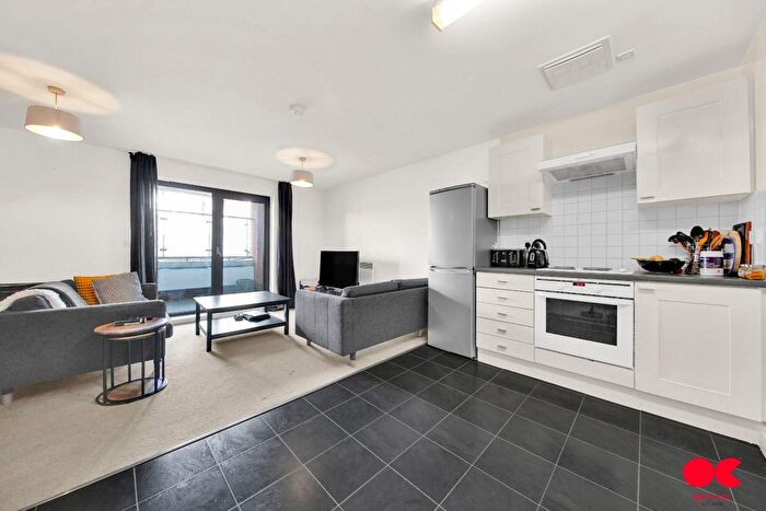 2 Bedroom Flat For Sale In Oliver Road, Leyton, E10