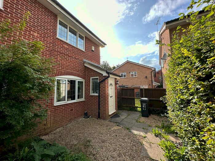 2 Bedroom Semi-Detached House To Rent In Ryburn Close, Taunton, TA1