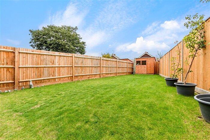 3 Bedroom Town House For Sale In Charcott Close, Rainham, Gillingham, Kent, ME8