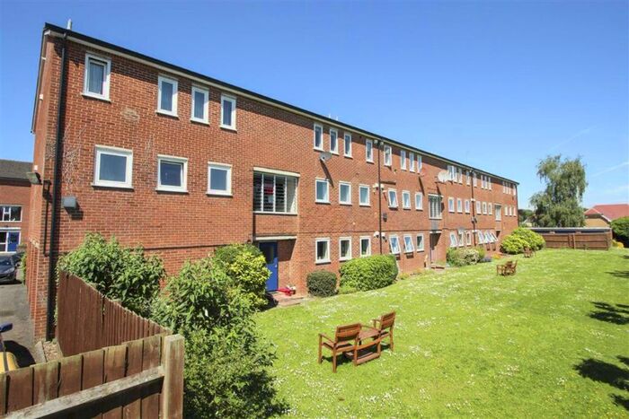 2 Bedroom Apartment To Rent In Mikern Close, Bletchley, Milton Keynes, Bucks, MK2