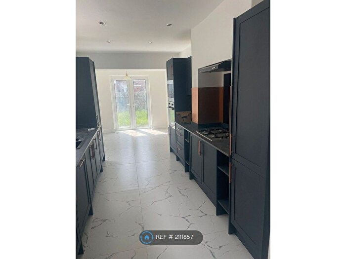 3 Bedroom Terraced House To Rent In Westcott Street, Hull, HU8