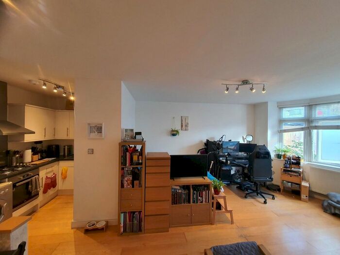 Studio To Rent In Hodford Road, Golders Green, NW11