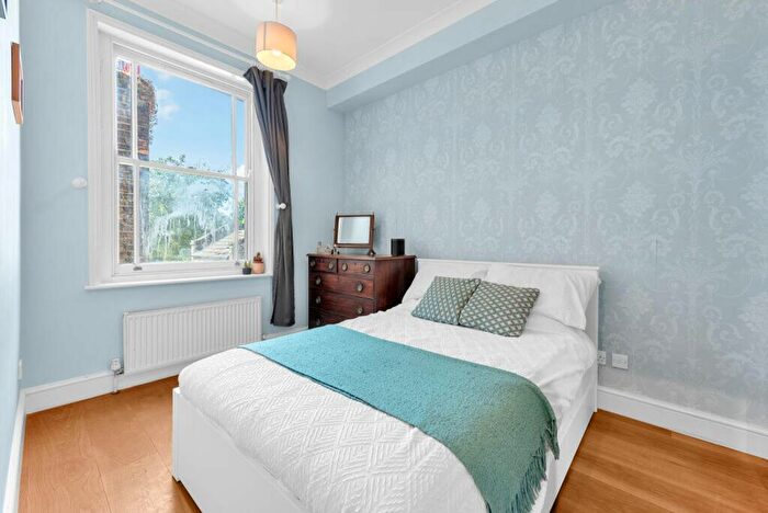 2 Bedroom Flat For Sale In Westcombe Hill, London, SE3