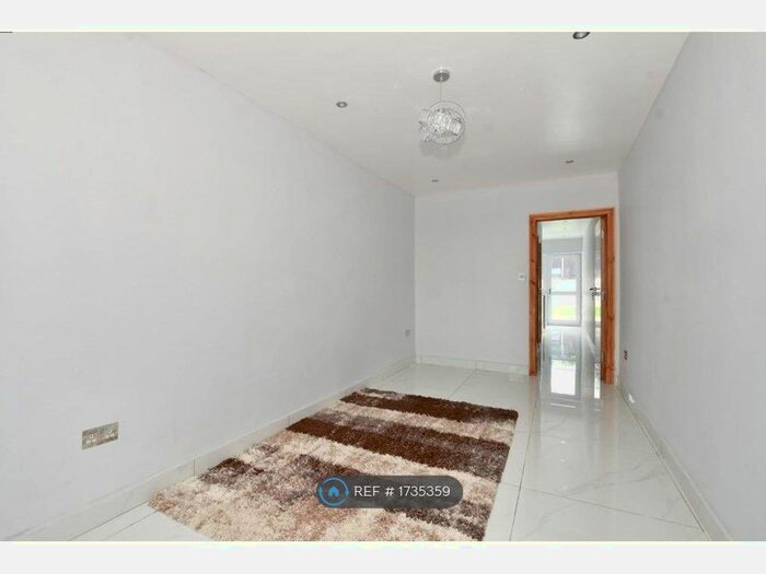 2 Bedroom Flat To Rent In Edinburgh Road, Sutton, SM1