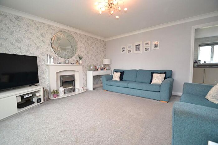 5 Bedroom Detached House For Sale In Croftlands, Idle, BD10