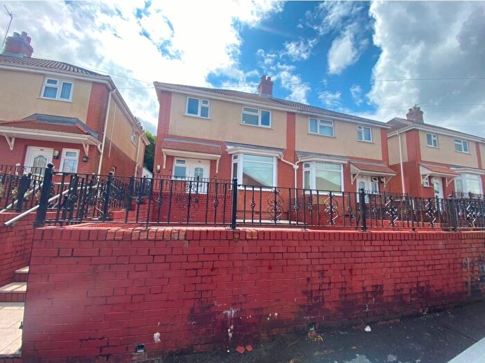 3 Bedroom Semi-Detached House To Rent In Garden Suburbs, Trimsaran, Kidwelly, SA17