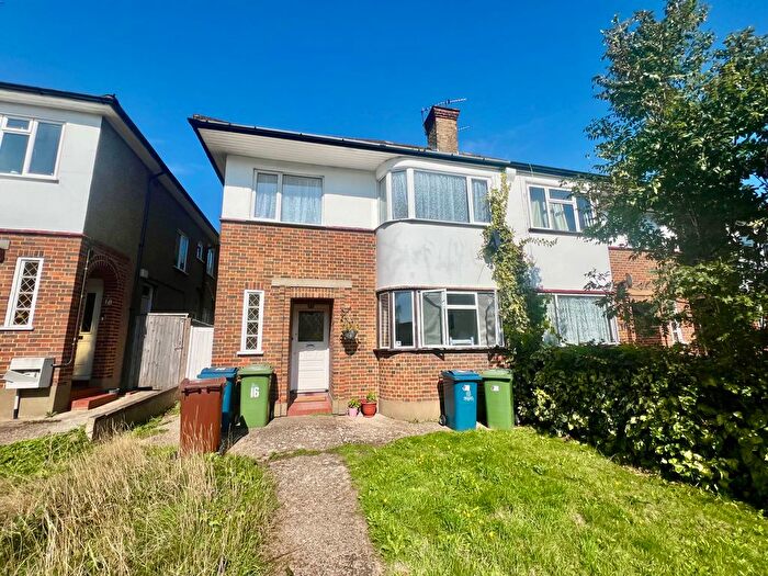 2 Bedroom Maisonette To Rent In Holwell Place, Pinner, HA5