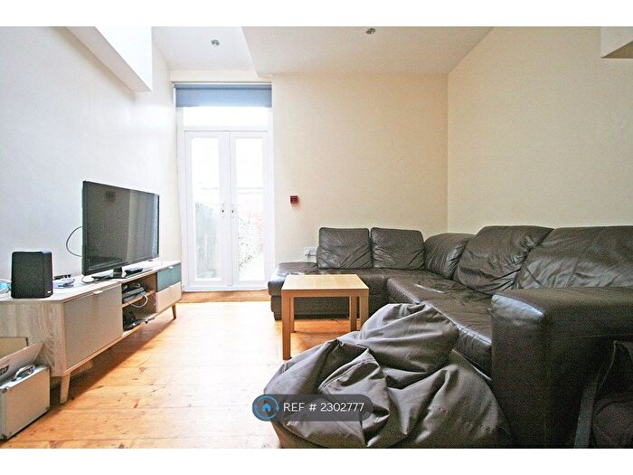 6 Bedroom Terraced House To Rent In Harriet Street, Cardiff, CF24