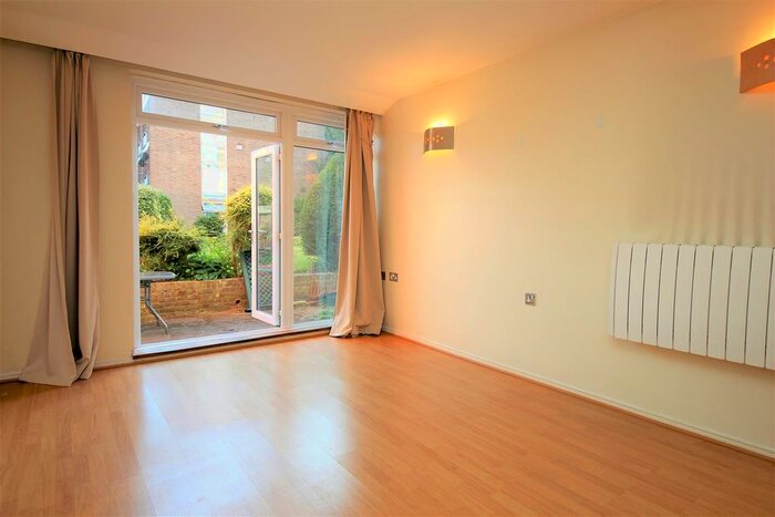 Studio To Rent In Upper Richmond Road, Putney, SW15