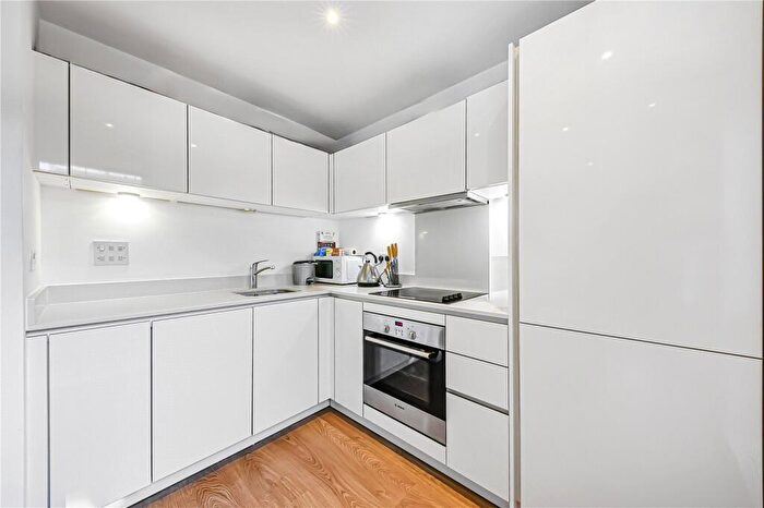 2 Bedroom Flat To Rent In Kara Court, London, E3