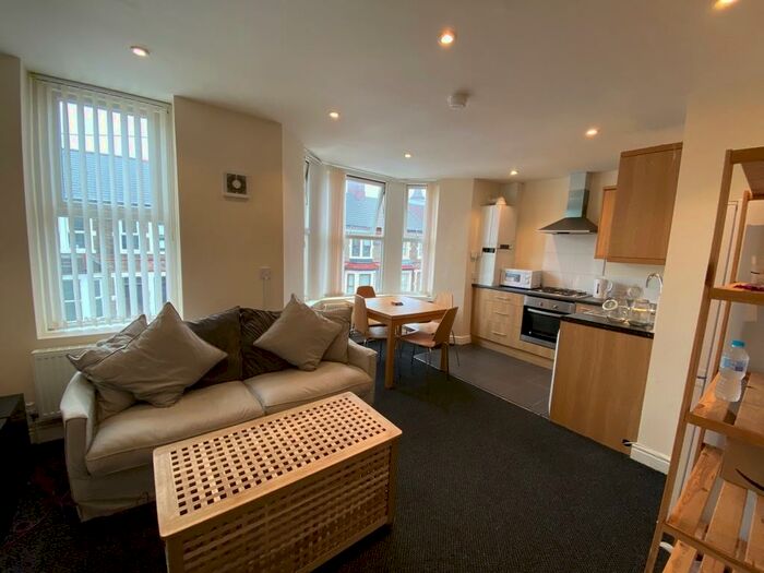 3 Bedroom Maisonette To Rent In Kincraig Street, Cardiff(City), CF24