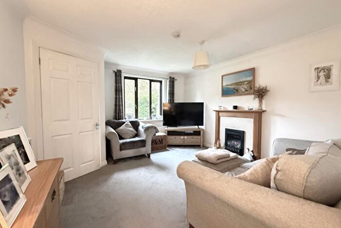 3 Bedroom End Of Terrace House For Sale In Bluehaven Walk, Hook, Hampshire, RG27