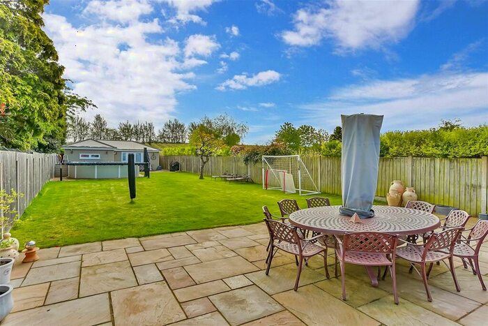 4 Bedroom Detached House For Sale In Lower Hartlip Road, Hartlip, Sittingbourne, Kent, ME9