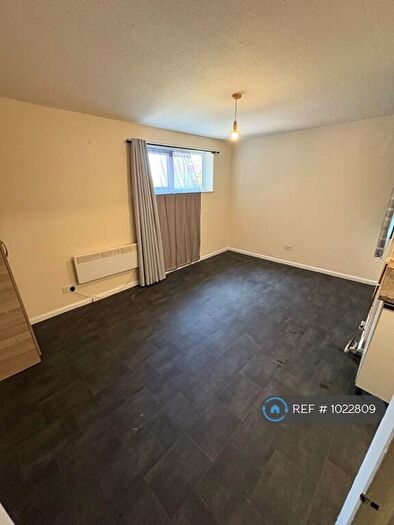 Studio To Rent In Farley Lodge, Luton, LU1
