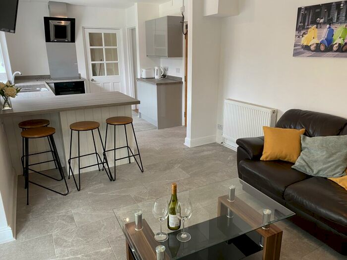 6 Bedroom Detached House To Rent In Longdales Road, Lincoln, LN2