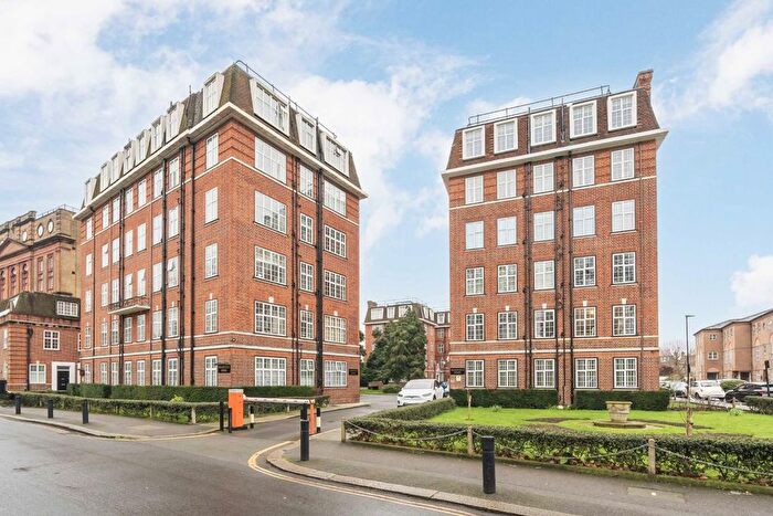 2 Bedroom Flat For Sale In Heathfield Terrace, Chiswick, W4