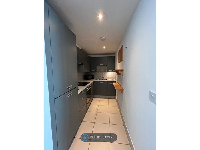2 Bedroom Flat To Rent In Burton Place, Manchester, M15