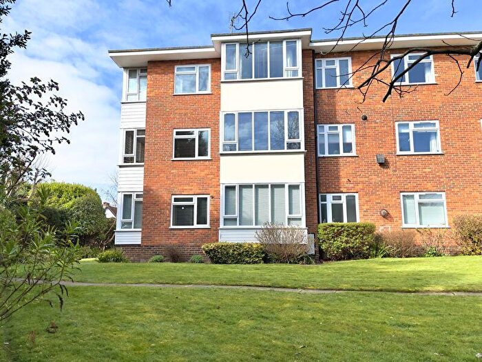 2 Bedroom Flat For Sale In Limmer Lane, Felpham Village, PO22