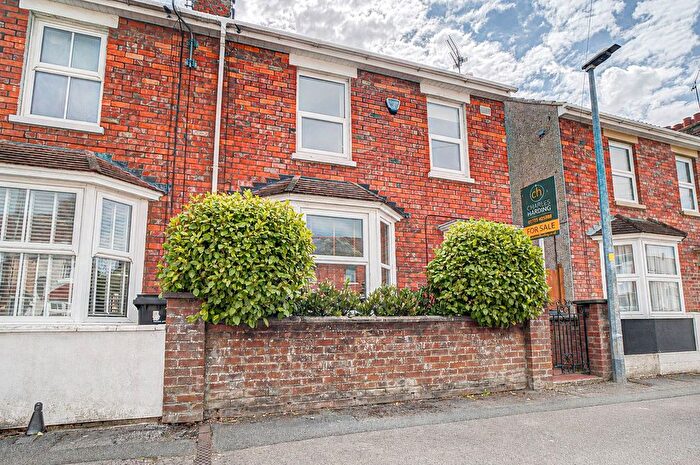 3 Bedroom End Terrace House For Sale In Southampton Street, Swindon, Wiltshire, SN1
