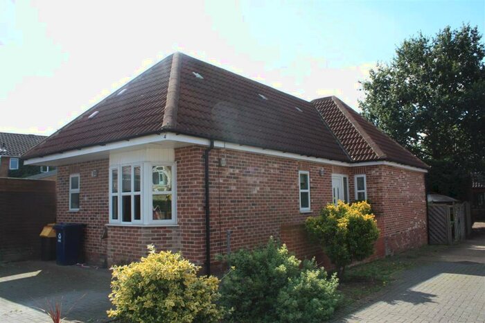 4 Bedroom Detached House To Rent In Orchard Gardens, Fenstanton, PE28
