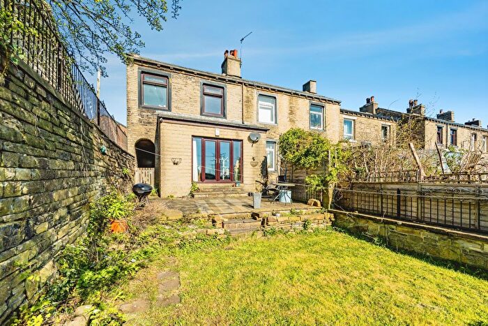 2 Bedroom Cottage For Sale In Belmont Street, Halifax, HX3