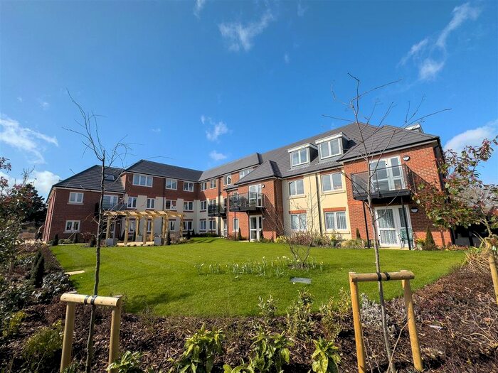 1 Bedroom Flat For Sale In Crookham Road, Fleet, GU51
