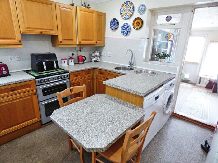 2 Bedroom Bungalow For Sale In Oakgrove Road, Bishopstoke, Eastleigh, SO50