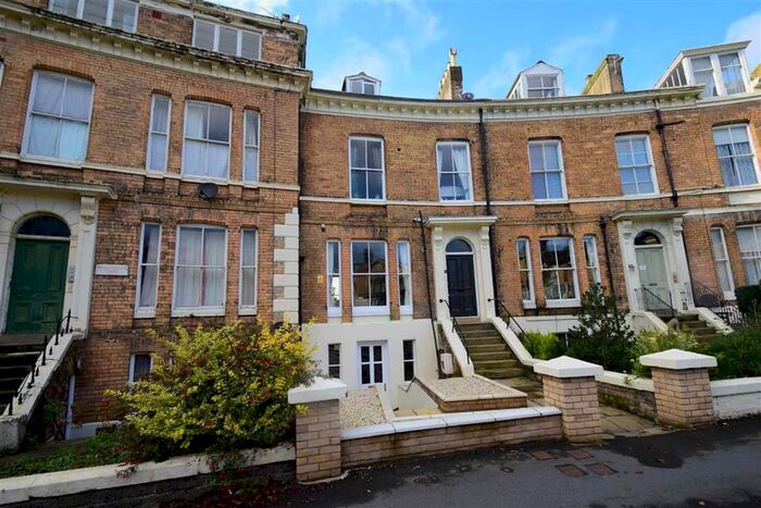 2 Bedroom Flat To Rent In Royal Crescent, Scarborough, North Yorkshire YO11
