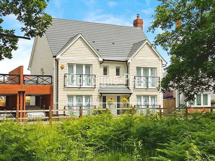 4 Bedroom Property To Rent In Lakeview Lane, Camberley, GU16