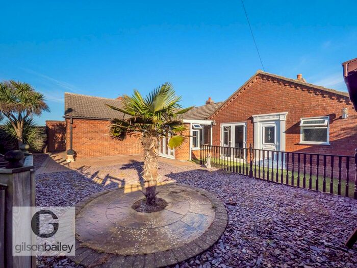 5 Bedroom Detached Bungalow For Sale In Fakes Road, Hemsby, Great
