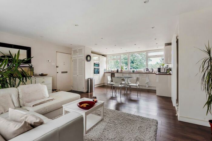 2 Bedroom Apartment To Rent In Sunninghill, Berkshire, SL5