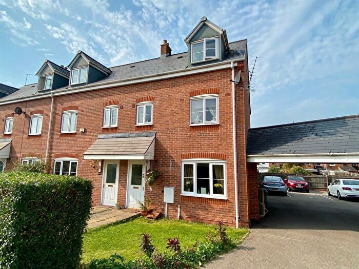4 Bedroom Town House To Rent In Templar Drive, Stockingford, Nuneaton, CV10