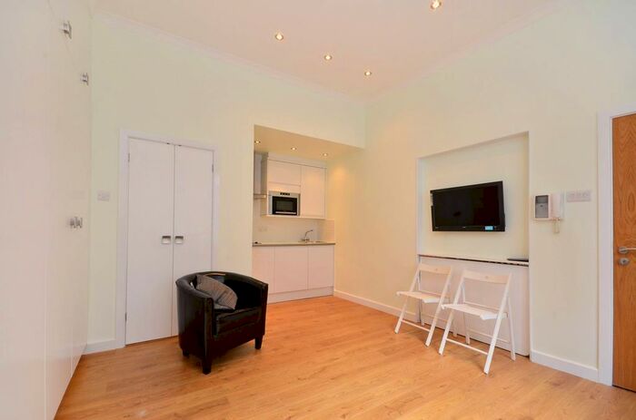 Studio To Rent In Nottingham Place, Marylebone, London, W1U