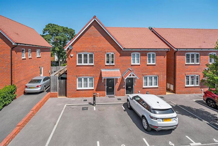 3 Bedroom Semi Detached House For Sale In Canada Road, Deepcut, Camberley, GU16