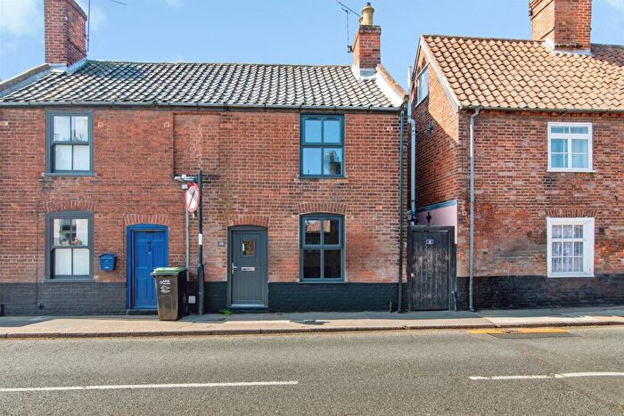 2 Bedroom Cottage For Sale In Lower Olland Street, Bungay, NR35