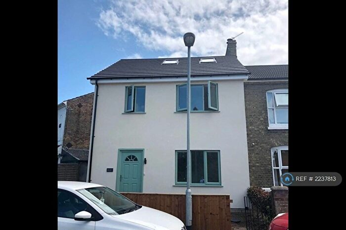 2 Bedroom Flat To Rent In Commodore Road, Lowestoft, NR32
