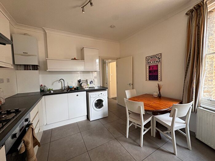 2 Bedroom Flat To Rent In Kingwood Road, London, SW6