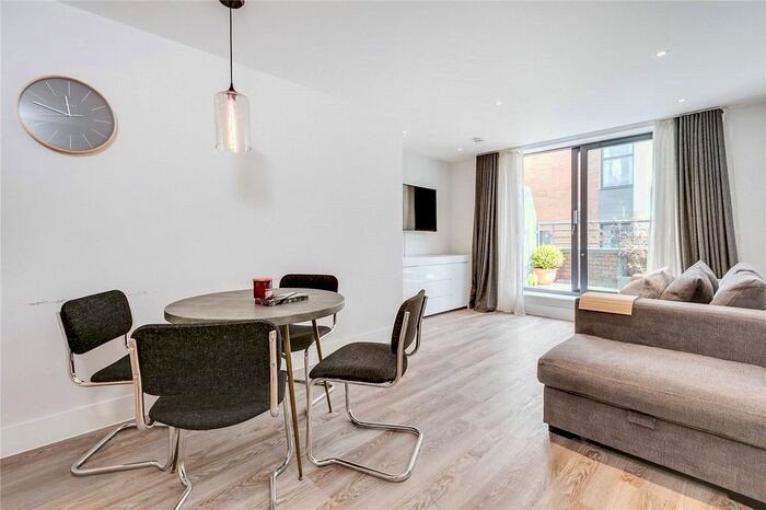 1 Bedroom Flat To Rent In Lower Richmond Road, Richmond, Surrey, TW9