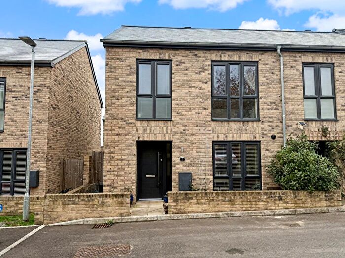 3 Bedroom End Of Terrace House For Sale In Trevelyan Road, Swindon, SN3