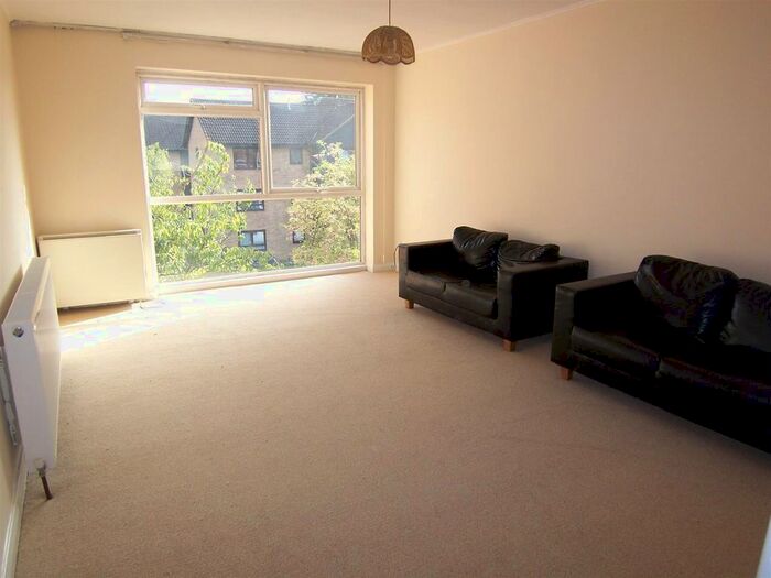 2 Bedroom Flat To Rent In Coppers Mead, Sycamore Grove, New Malden, KT3