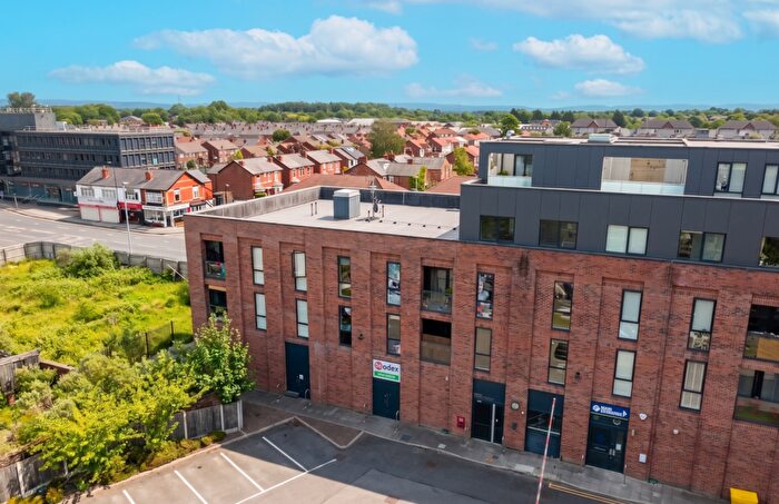 2 Bedroom Apartment For Sale In Maple Court, - Cross Street, Sale, Trafford, M33