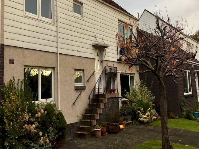 3 Bedroom Flat To Rent In Hillpark Wood, Blackhall, Edinburgh, EH4