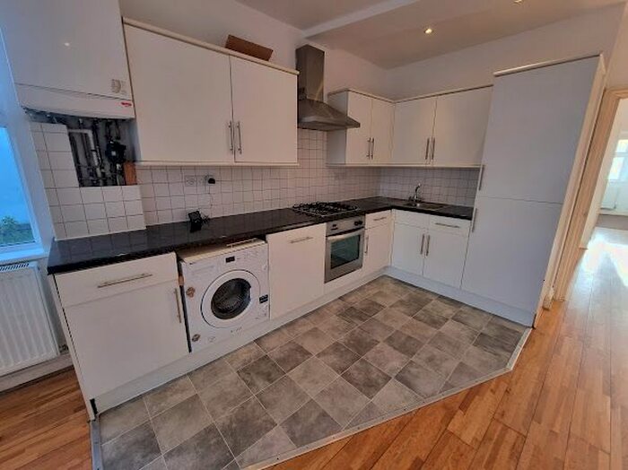 3 Bedroom Flat To Rent In East End Road, East Finchley N2